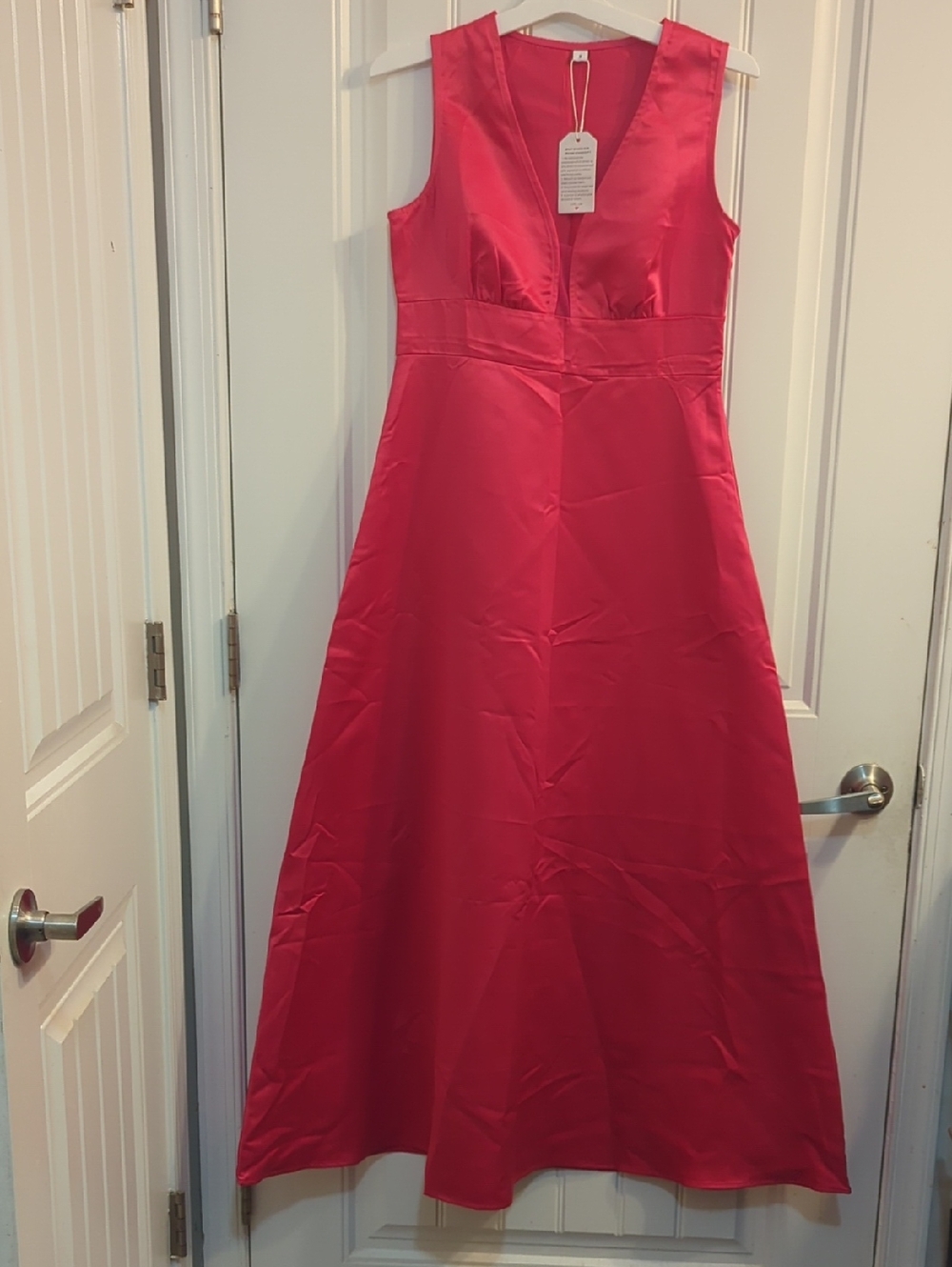 Made With ❤️ Fuchsia Sleeveless V-Neck A-Line Satin Gown NWT